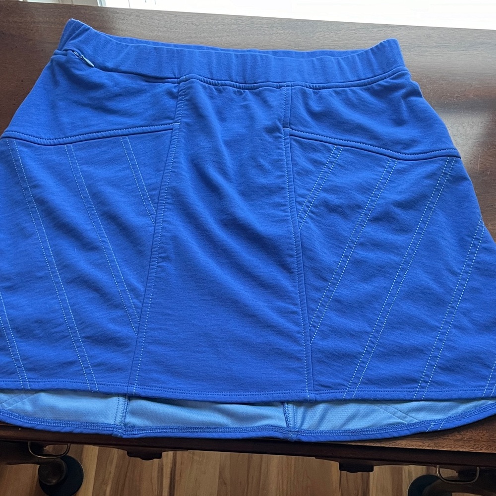 Title nine women’s L athletic skirt, periwinkle blue elastic waist short lined